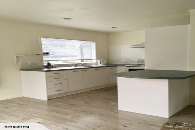 Photo of property in 30 Loughanure Place, Massey, Auckland, 0614