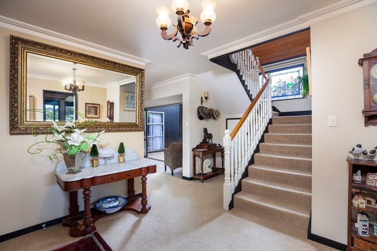 Photo of property in 439 Devon Street West, Lynmouth, New Plymouth, 4310