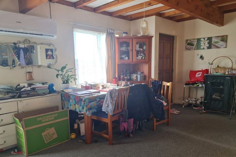 Photo of property in 2/52 Harrington Road, Henderson, Auckland, 0610