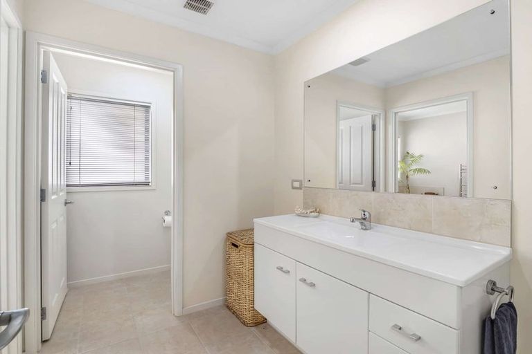 Photo of property in 2 Ahmad Close, Levin, 5510