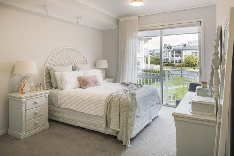 Photo of property in 74 Panorama Heights, Orewa, 0931