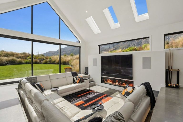 Photo of property in 3 Chimney Lane, Jacks Point, Queenstown, 9371