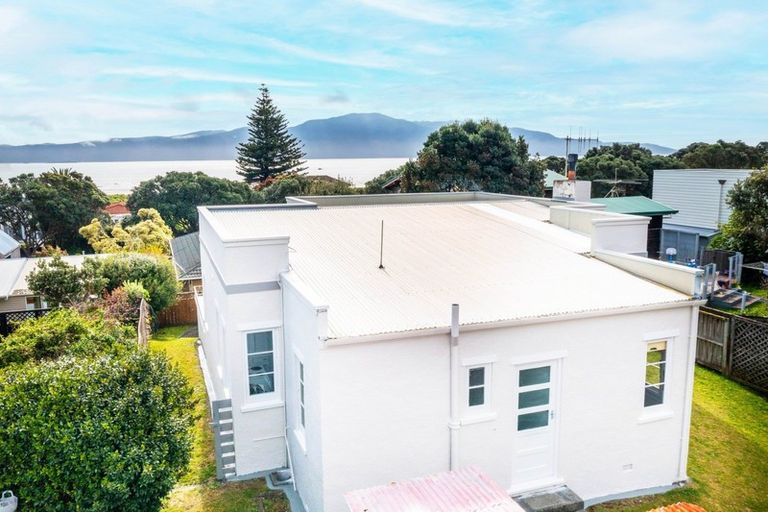 Photo of property in 14 Manly Street, Paraparaumu Beach, Paraparaumu, 5032