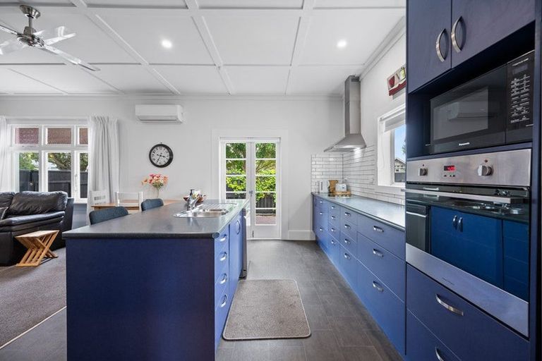 Photo of property in 128 Vigor Brown Street, Napier South, Napier, 4110
