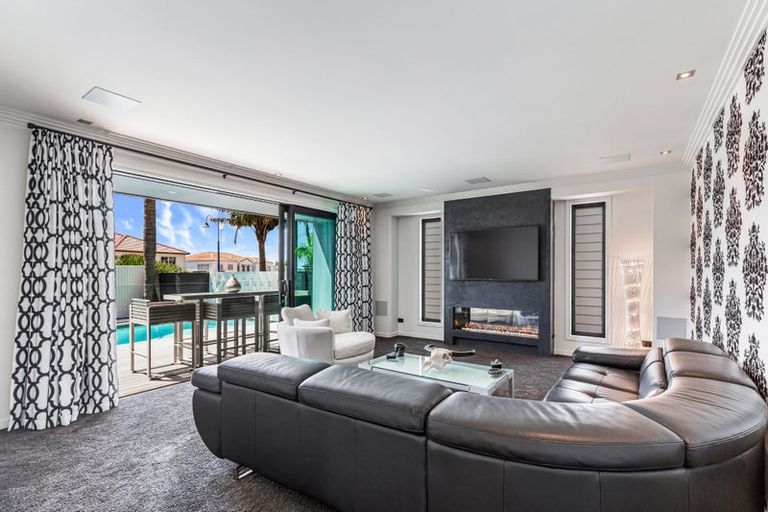 Photo of property in 3 Mansion Court, West Harbour, Auckland, 0618