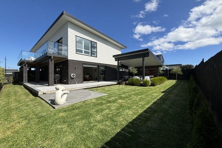 Photo of property in 16 Mutetai Road, Clarks Beach, 2122