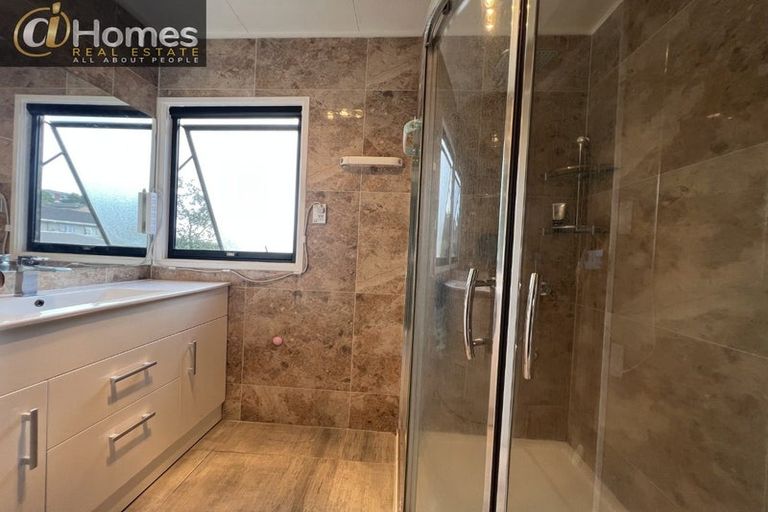 Photo of property in 15 Meadowood Drive, Unsworth Heights, Auckland, 0632