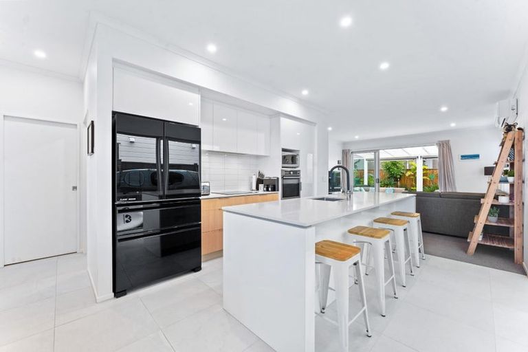 Photo of property in 28 Owen Chapman Drive, Red Beach, 0932