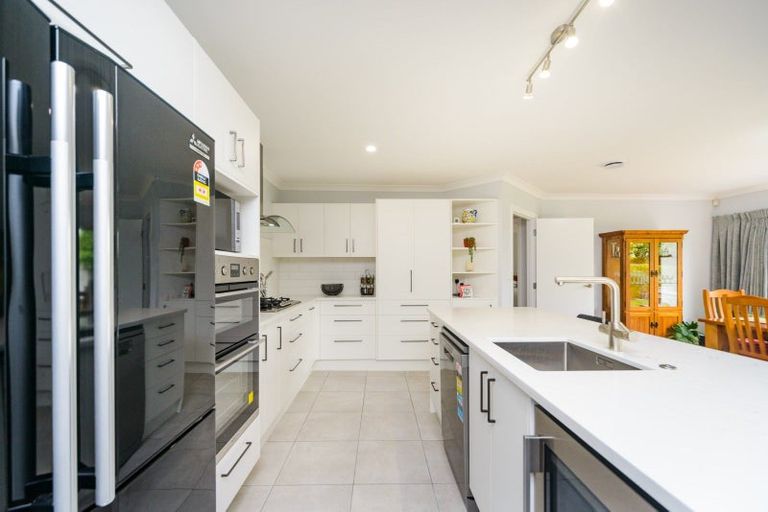 Photo of property in 19 Karina Terrace, Roslyn, Palmerston North, 4414