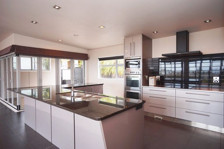 Photo of property in 3 Orewa Heights Crescent, Orewa, 0931