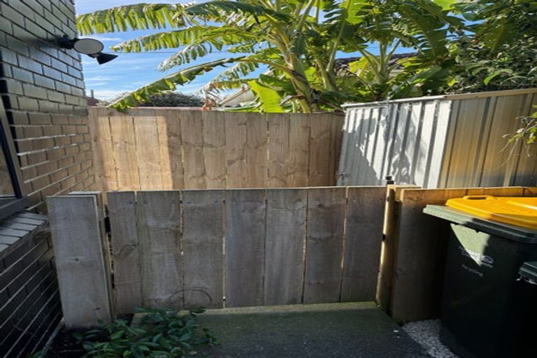 Photo of property in 8/63 Taikata Road, Te Atatu Peninsula, Auckland, 0610