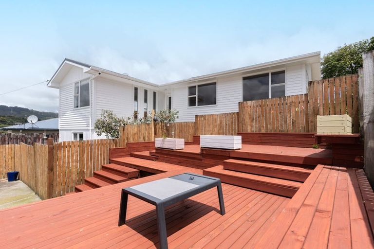 Photo of property in 17a The Drive, Tawa, Wellington, 5028