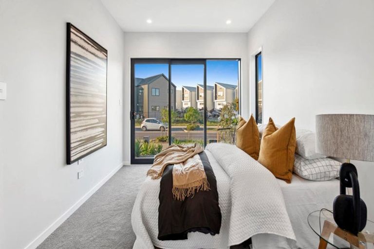 Photo of property in 22 Pukeko Road, Hobsonville, 0616