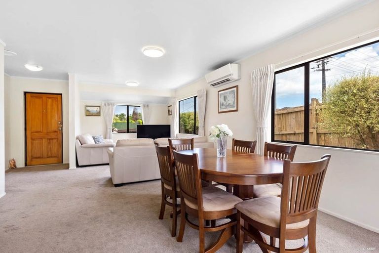 Photo of property in 37 Hutchinson Avenue, New Lynn, Auckland, 0600