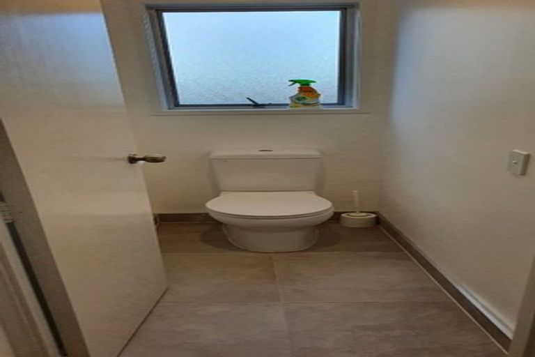 Photo of property in 16 Kemp Road, Massey, Auckland, 0614