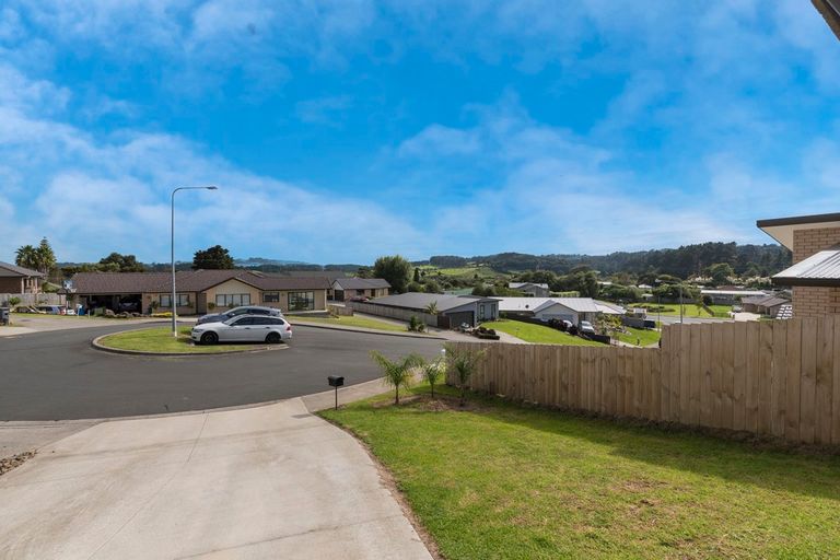Photo of property in 13 Mcgowan Rise, Tuakau, 2121