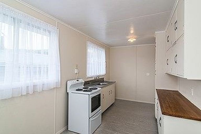 Photo of property in 6 Swansea Street, Cannons Creek, Porirua, 5024