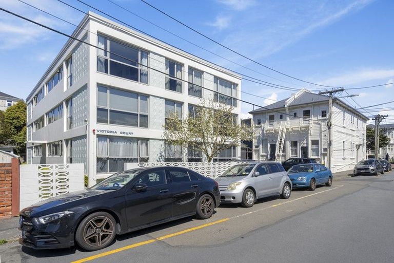 Photo of property in Victoria Court, 10/4u Queen Street, Mount Victoria, Wellington, 6011