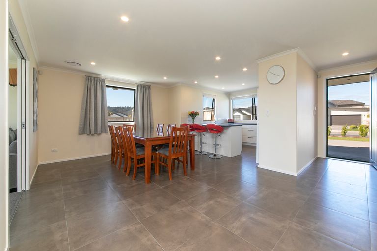 Photo of property in 8 Remana Crescent, Huapai, Kumeu, 0810