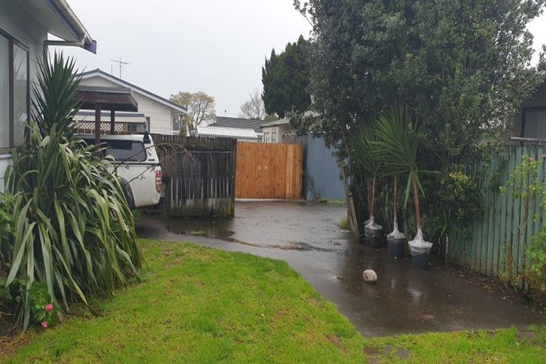 Photo of property in 2/43 Station Road, Takanini, 2112