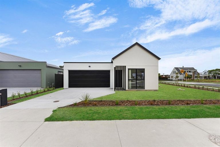 Photo of property in 104 Mataikokako Loop, Kawakawa Bay, 2585