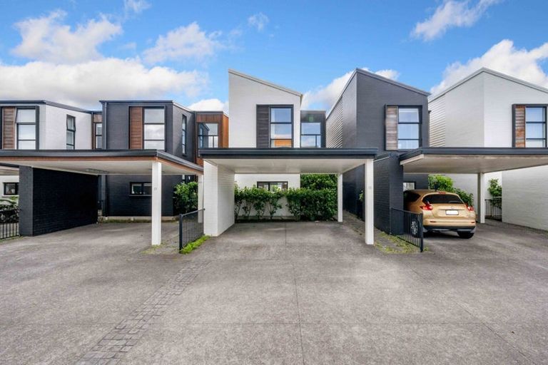 Photo of property in 15 Battalion Drive, Papakura, 2110