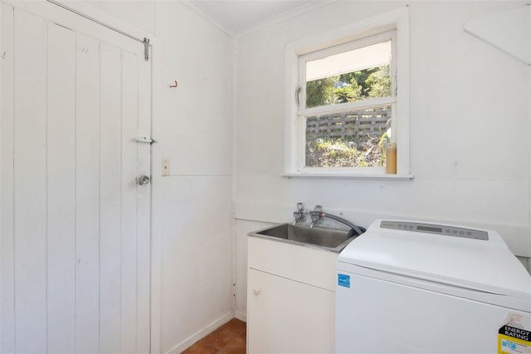 Photo of property in 77 Salford Street, Newlands, Wellington, 6037