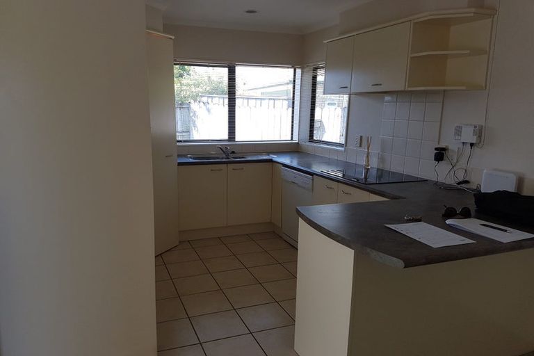 Photo of property in 6 Nier Place, East Tamaki Heights, Auckland, 2016