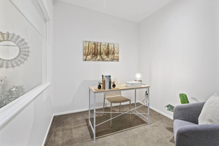 Photo of property in 17 Saddleback Grove, Karori, Wellington, 6012