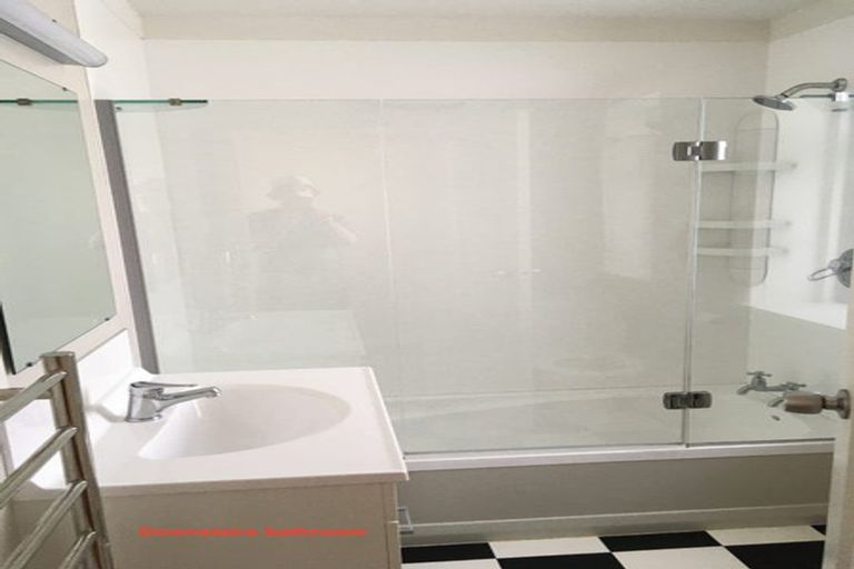 Photo of property in 2 Rodney Street, Northland, Wellington, 6012