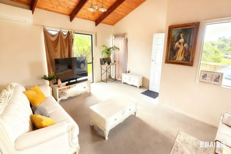 Photo of property in 62 West Fairway, Golflands, Auckland, 2013