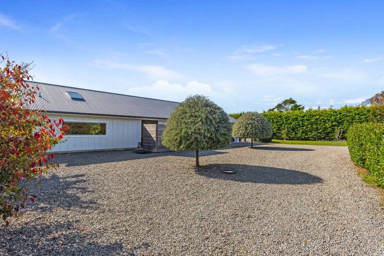 Photo of property in 1037 State Highway 1, Te Horo, Otaki, 5581