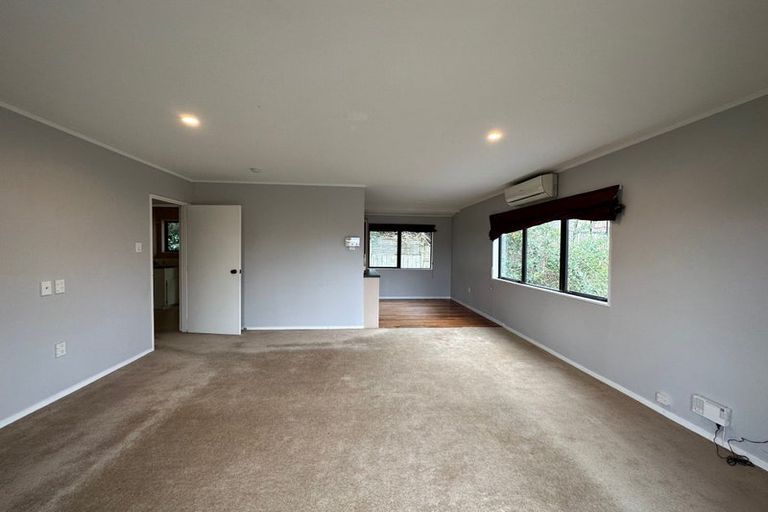 Photo of property in 6 Nielsen Place, Massey, Auckland, 0614