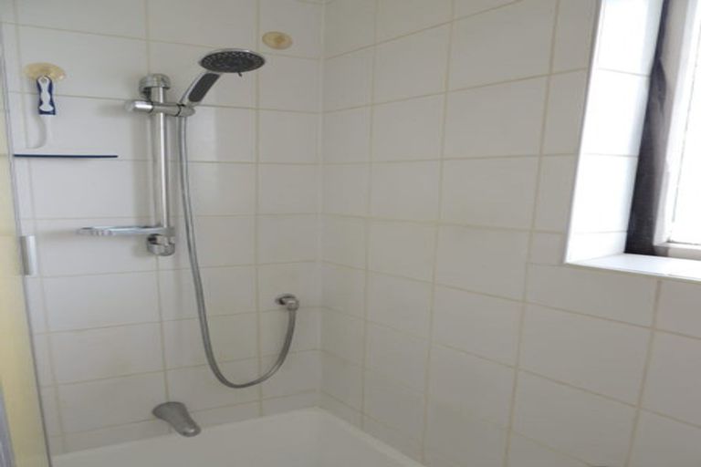 Photo of property in 18 Lavelle Road, Henderson, Auckland, 0612
