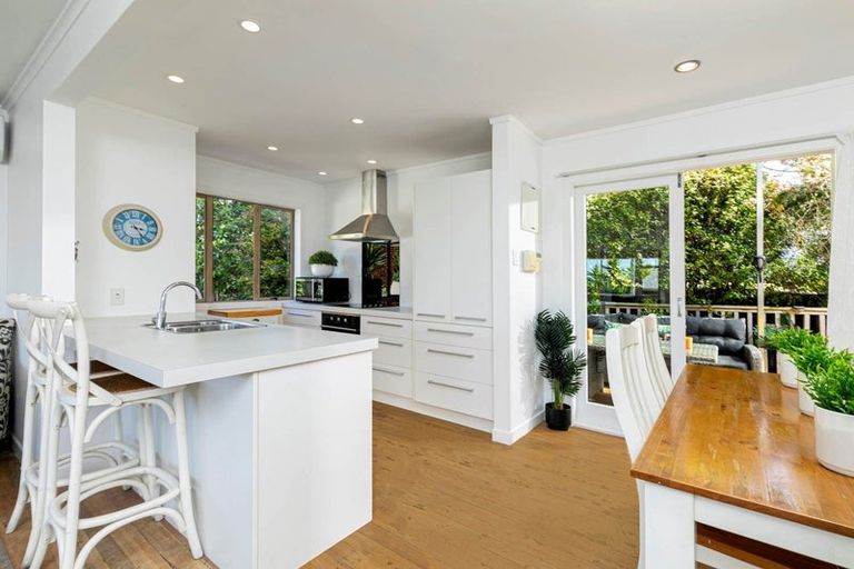 Photo of property in 109 Browns Bay Road, Browns Bay, Auckland, 0630