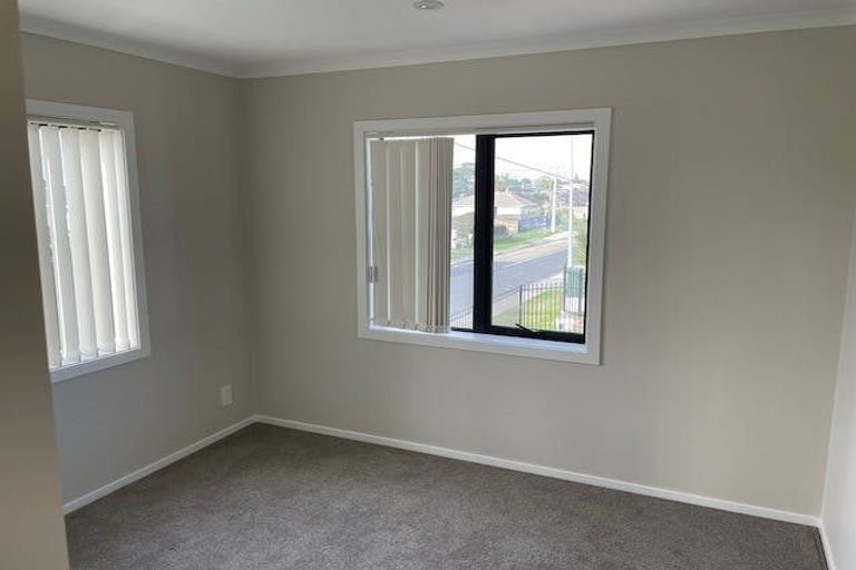 Photo of property in 3 Edwards Avenue, Henderson, Auckland, 0610