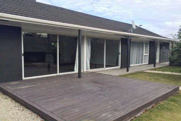 Photo of property in 30 Highfield Place, Avonhead, Christchurch, 8042