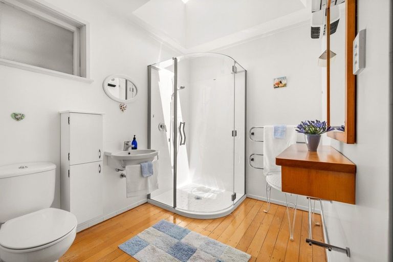 Photo of property in 275 Don Buck Road, Massey, Auckland, 0614