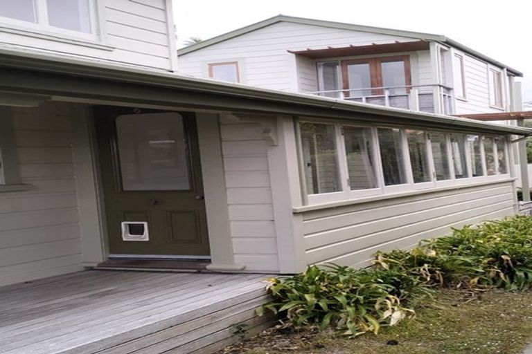 Photo of property in 25 Putnam Street, Northland, Wellington, 6012