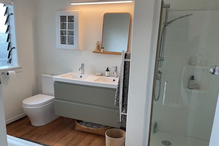 Photo of property in 18 Norman Road, Titirangi, Auckland, 0604