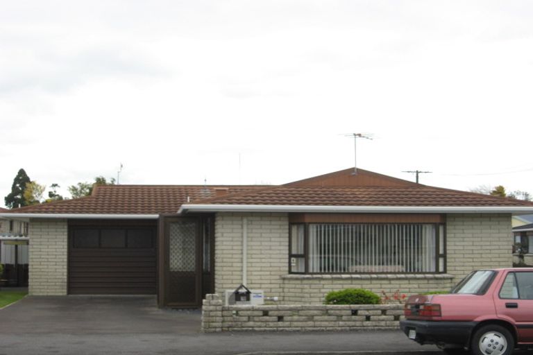 Photo of property in 3/77 Tukapa Street, Westown, New Plymouth, 4310