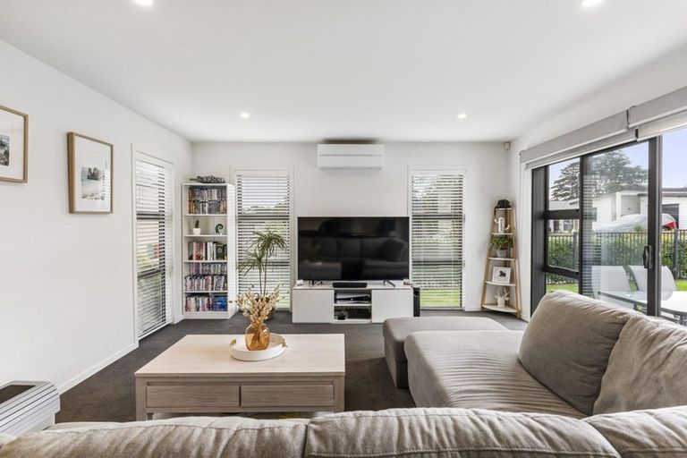 Photo of property in 11 Sauterne Road, Kumeu, 0810