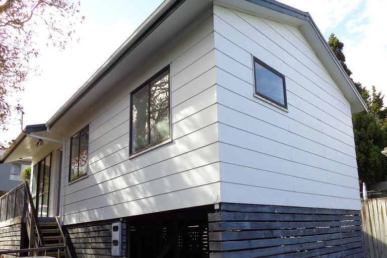 Photo of property in 13 Craigbank Avenue, New Lynn, Auckland, 0600