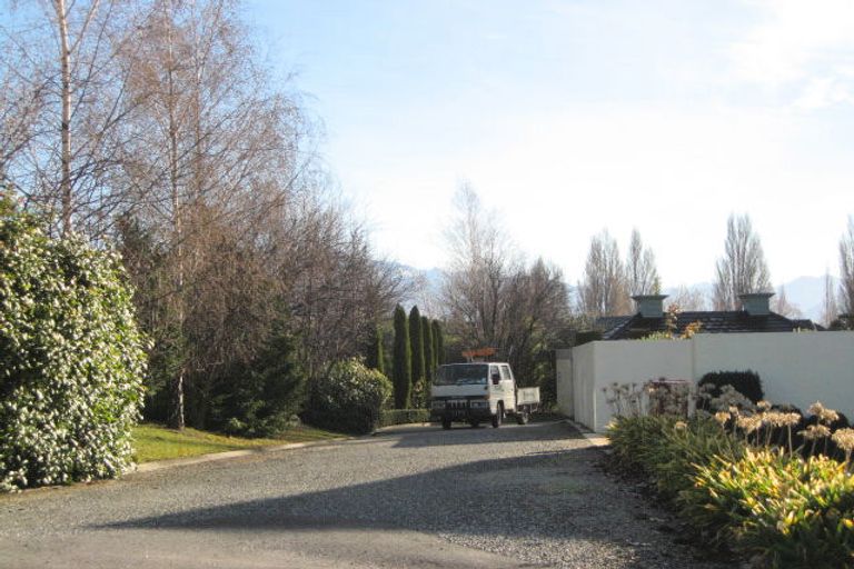 Photo of property in 25 Morrows Mead, Wanaka, 9305