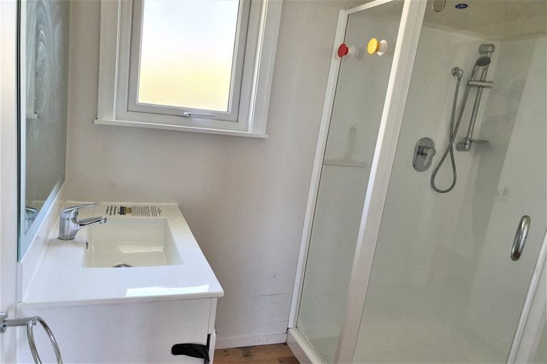 Photo of property in 12 Fitzpatrick Street, Newlands, Wellington, 6037