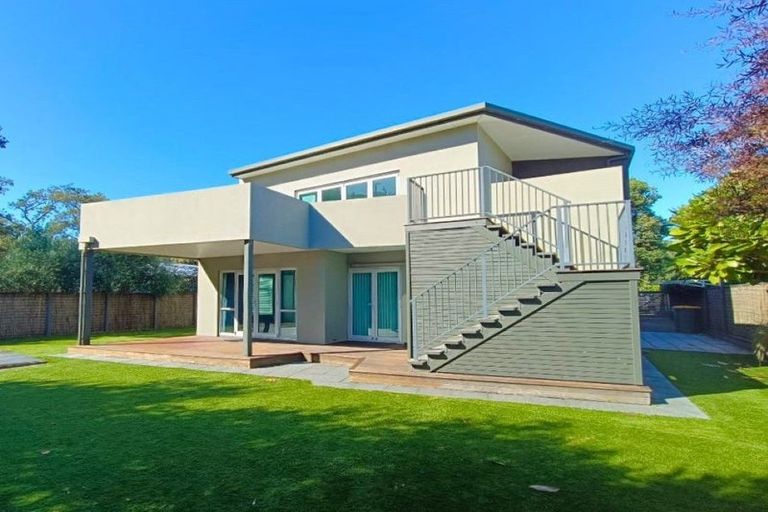 Photo of property in 1 Airlie Road, Plimmerton, Porirua, 5026