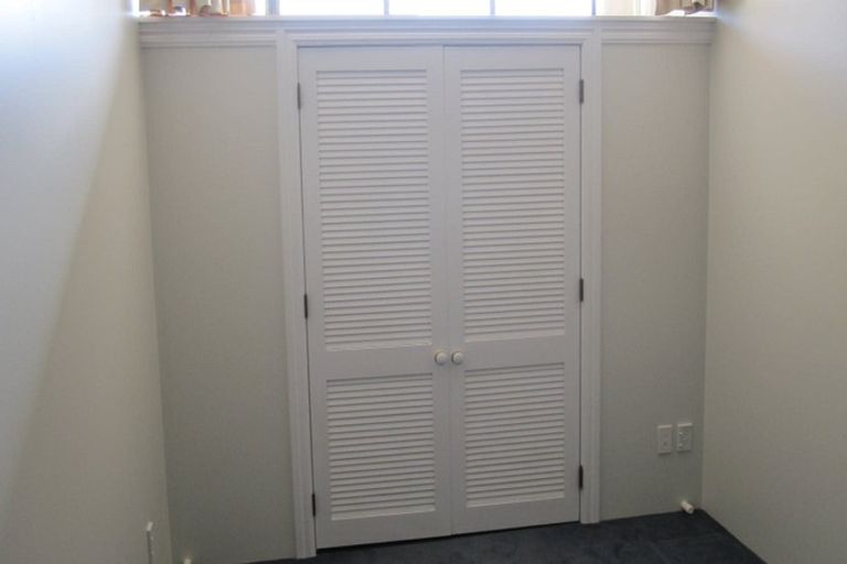 Photo of property in Endeavour Apartments, 13/125u Thorndon Quay, Pipitea, Wellington, 6011