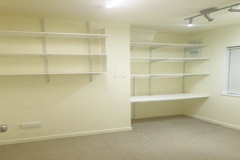 Photo of property in 8 River Road, Te Atatu Peninsula, Auckland, 0610