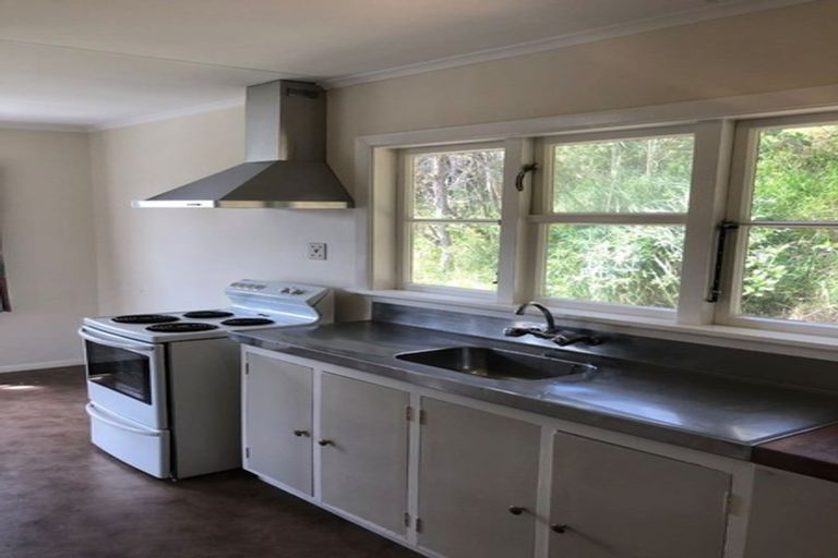 Photo of property in 27 Fraser Street, Wainuiomata, Lower Hutt, 5014