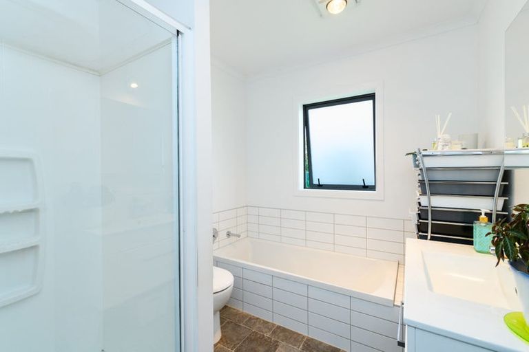 Photo of property in 17 Sinclair Avenue, Highbury, Palmerston North, 4412